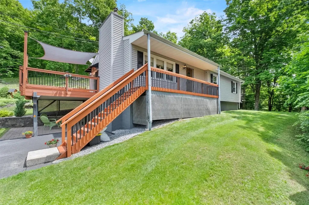 219 Cardinal Road Hyde Park NY 12538