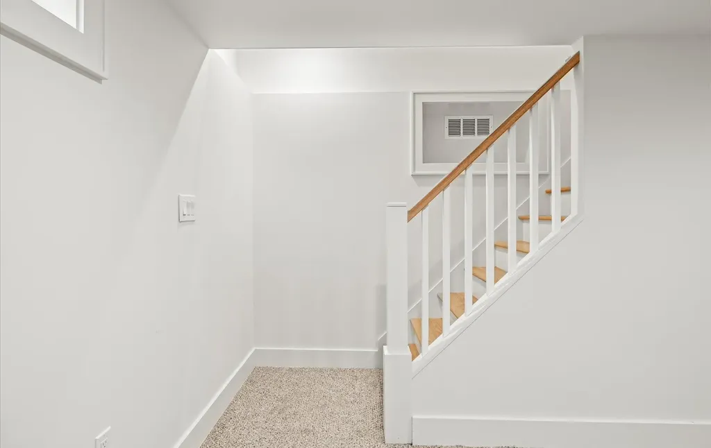 650 Washington Drive Centerport NY 11721