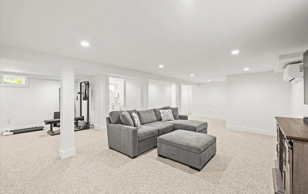 650 Washington Drive Centerport NY 11721