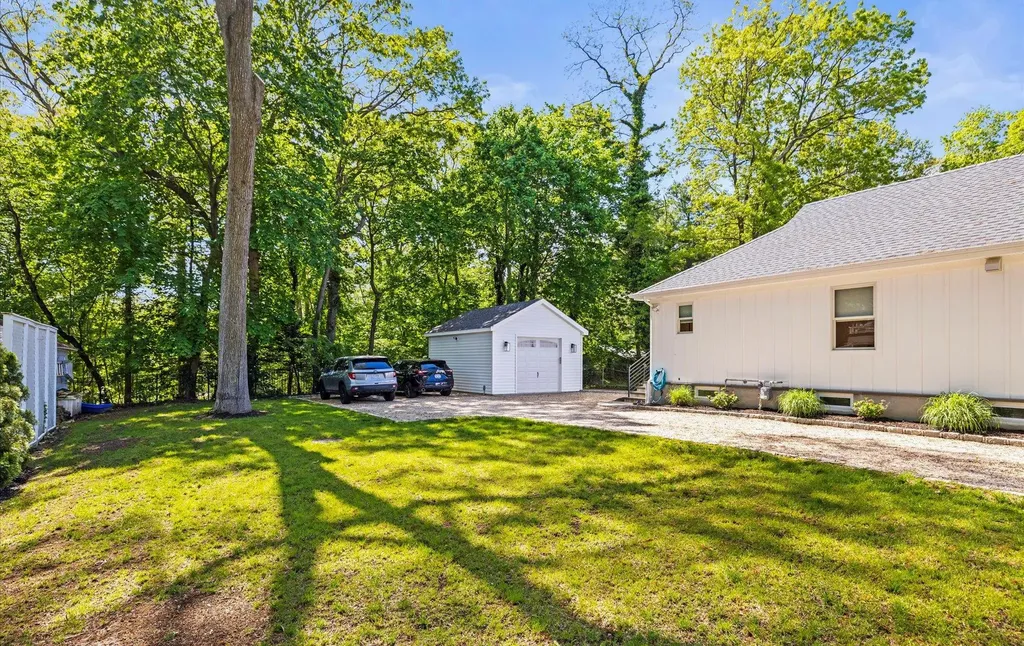 650 Washington Drive Centerport NY 11721