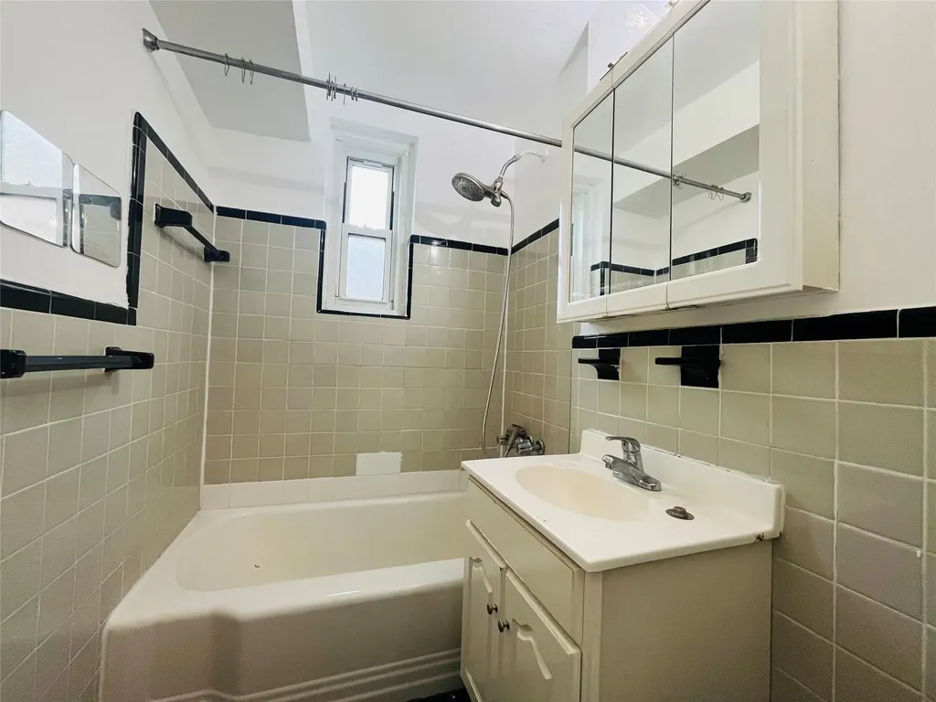 30-11 Parsons Boulevard Flushing NY 11354