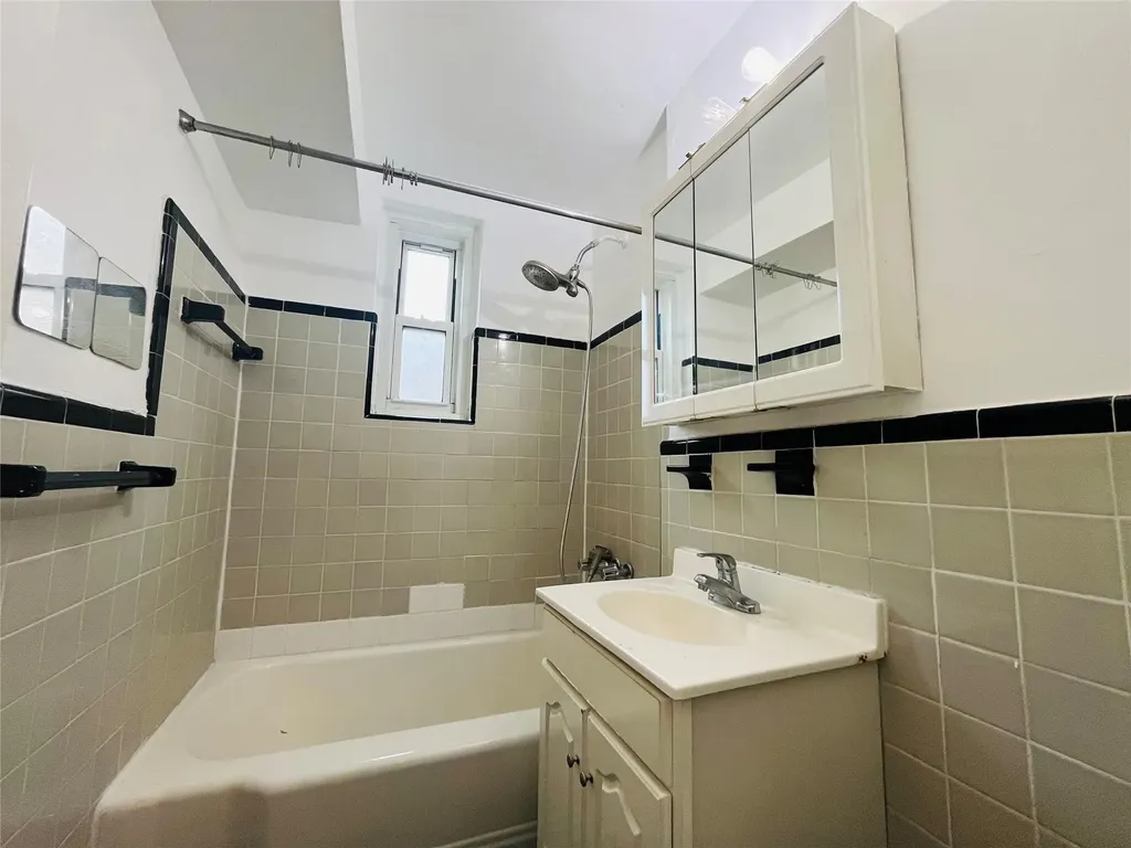 30-11 Parsons Boulevard Flushing NY 11354