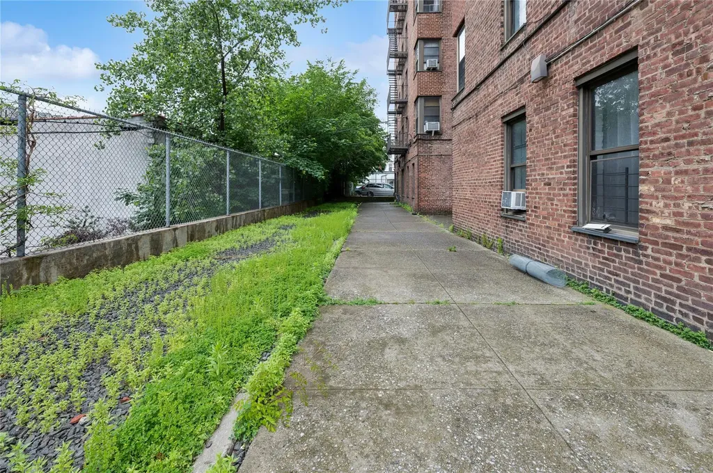 2962 Decatur Avenue Bronx NY 10458