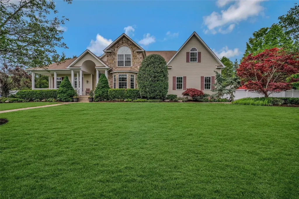 22 Monticello Drive Shoreham NY 11786