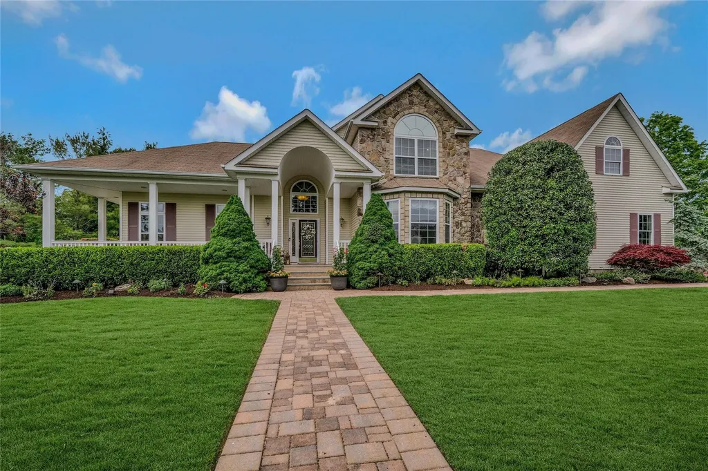 22 Monticello Drive Shoreham NY 11786