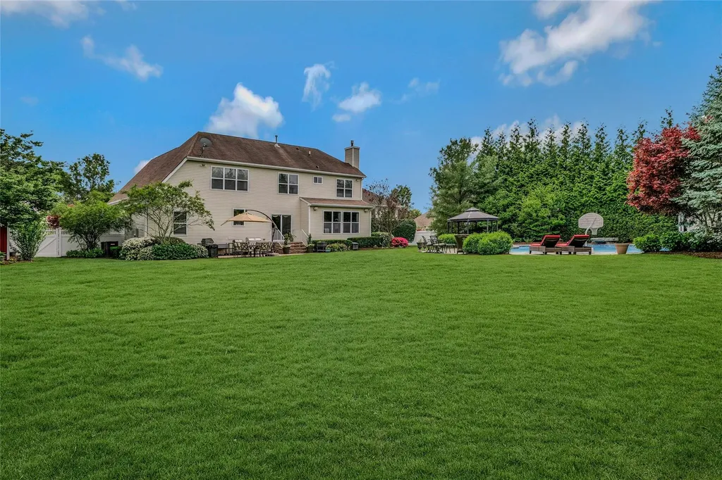 22 Monticello Drive Shoreham NY 11786