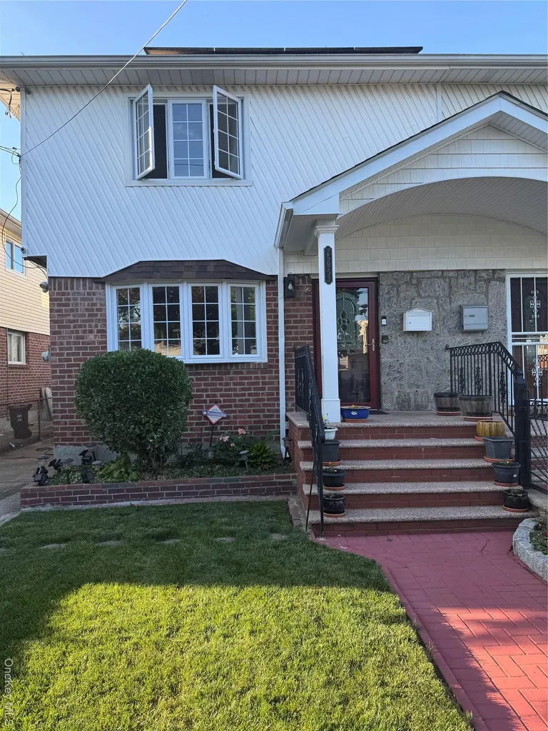 25953 149th Avenue Rosedale NY 11422