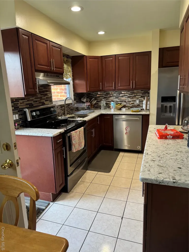25953 149th Avenue Rosedale NY 11422