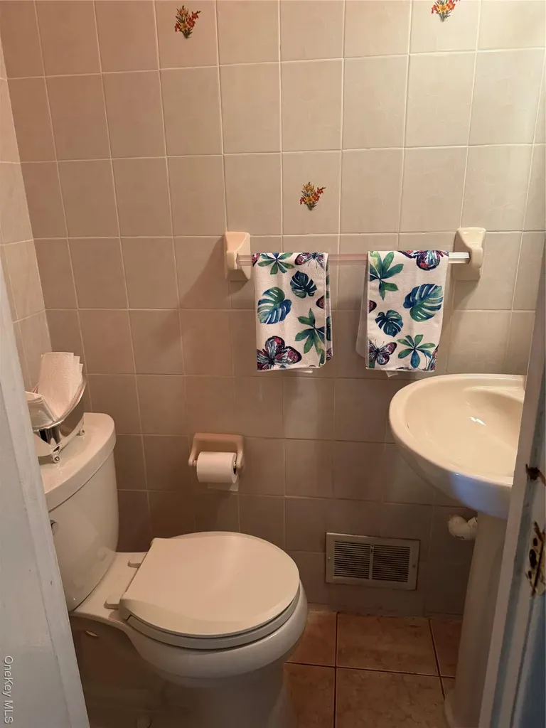 25953 149th Avenue Rosedale NY 11422
