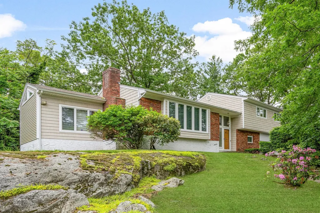243 Robert Drive New Rochelle NY 10804