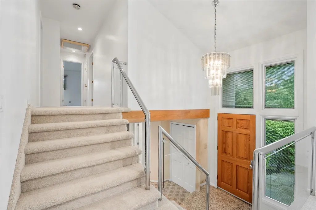 243 Robert Drive New Rochelle NY 10804