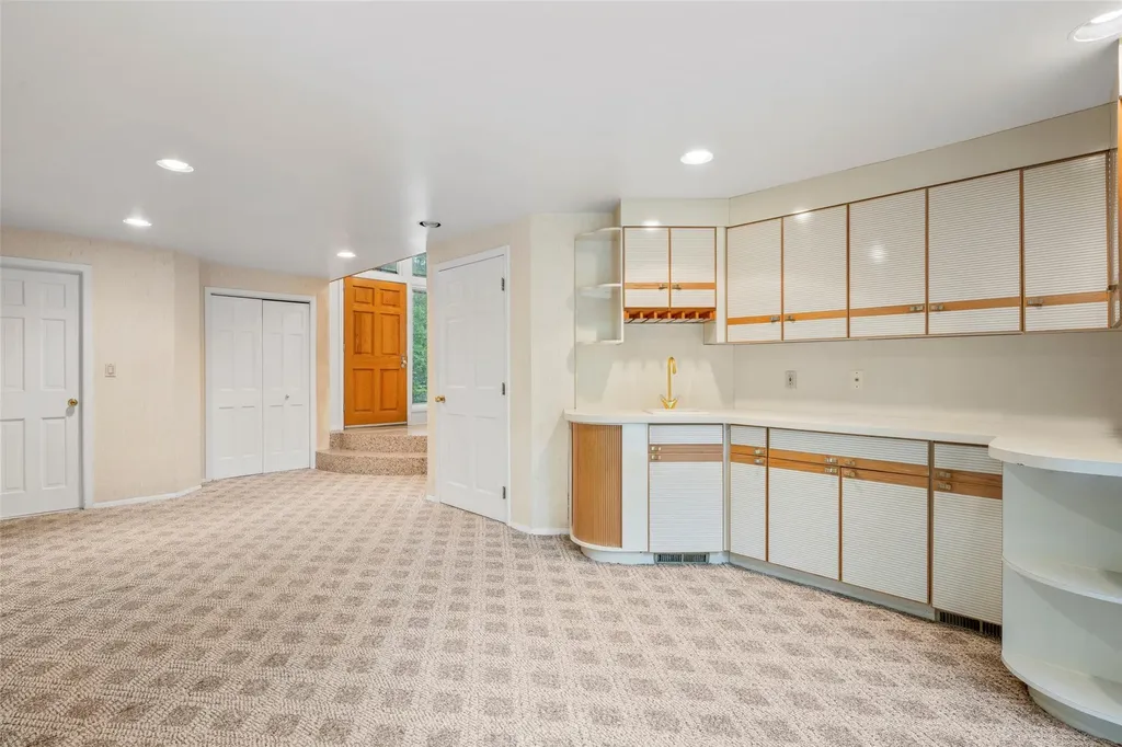 243 Robert Drive New Rochelle NY 10804