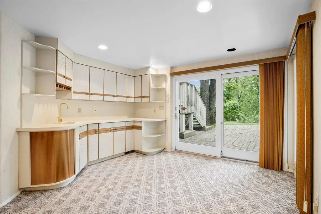 243 Robert Drive New Rochelle NY 10804