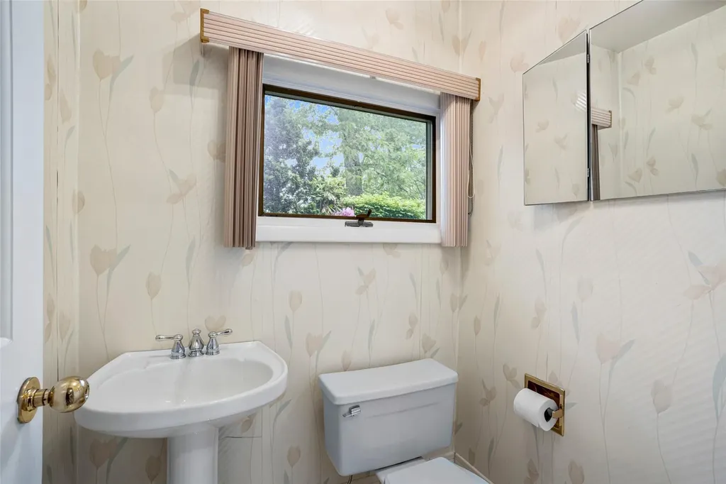 243 Robert Drive New Rochelle NY 10804