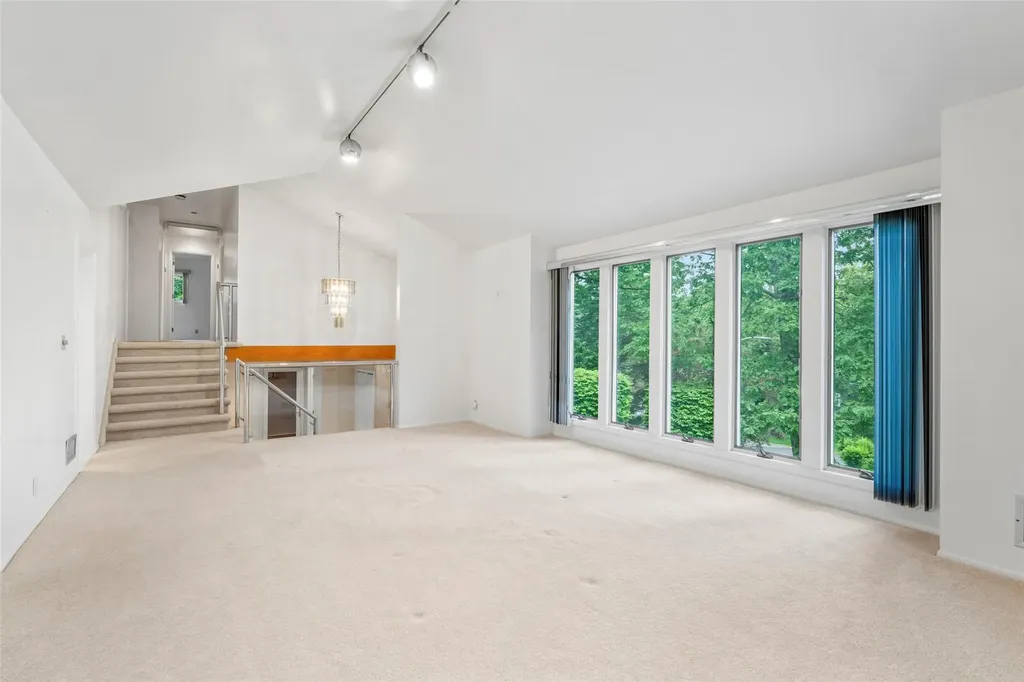 243 Robert Drive New Rochelle NY 10804
