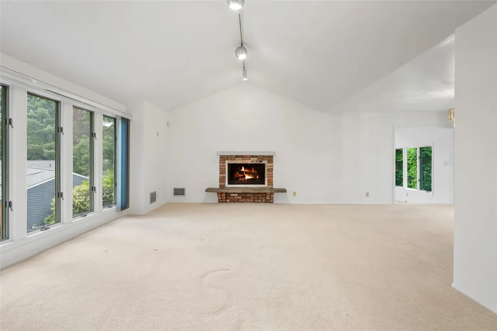 243 Robert Drive New Rochelle NY 10804