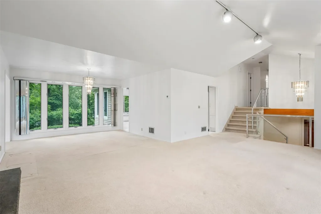 243 Robert Drive New Rochelle NY 10804