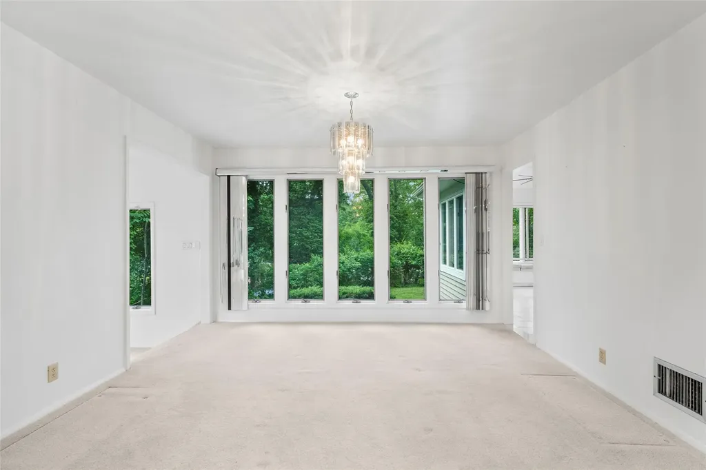243 Robert Drive New Rochelle NY 10804