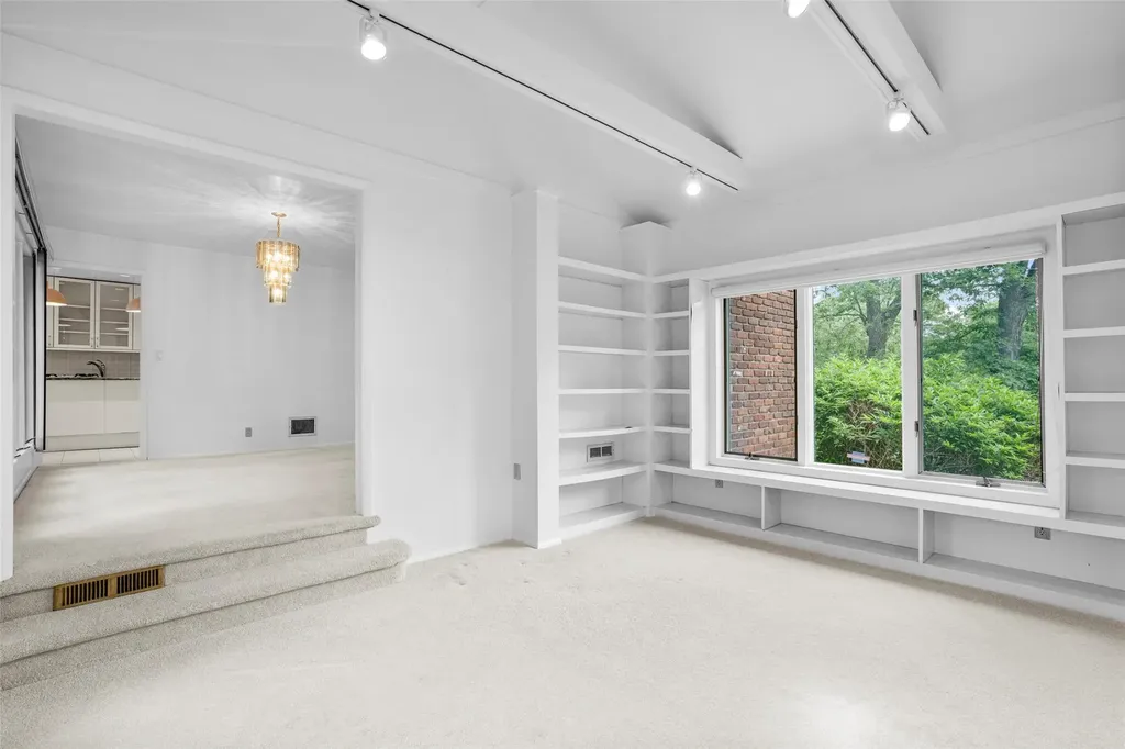 243 Robert Drive New Rochelle NY 10804