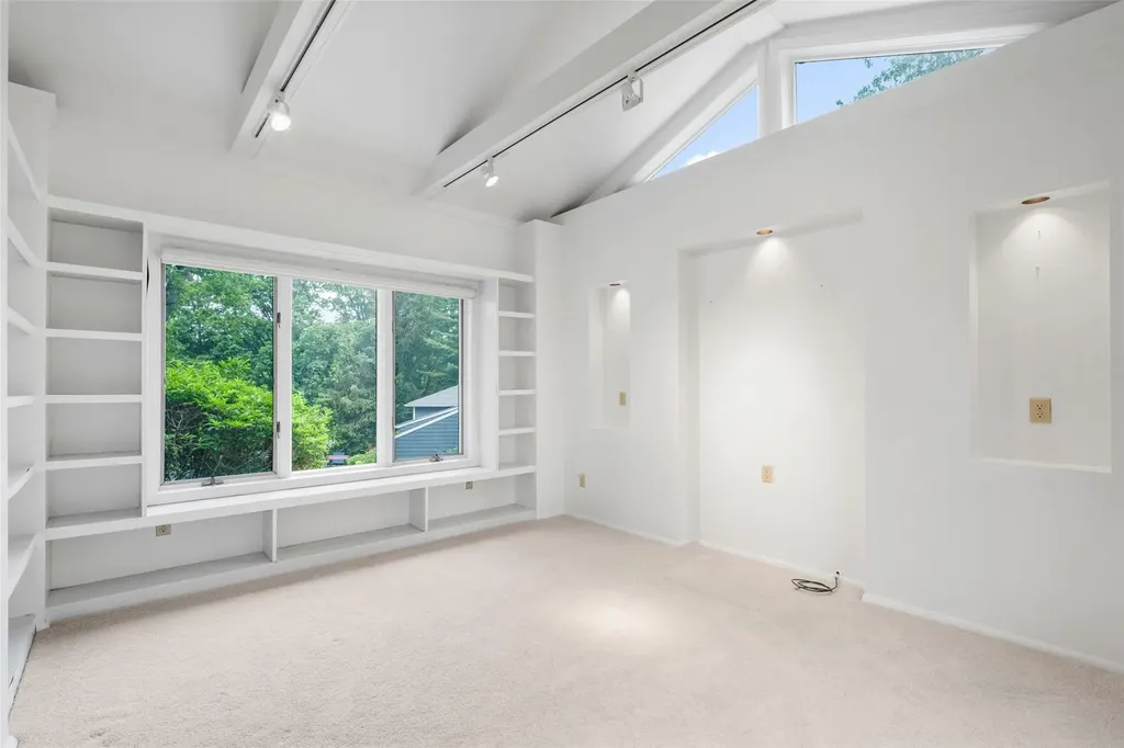 243 Robert Drive New Rochelle NY 10804