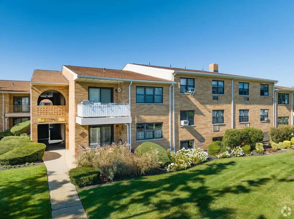 8 Florence Avenue Freeport NY 11520