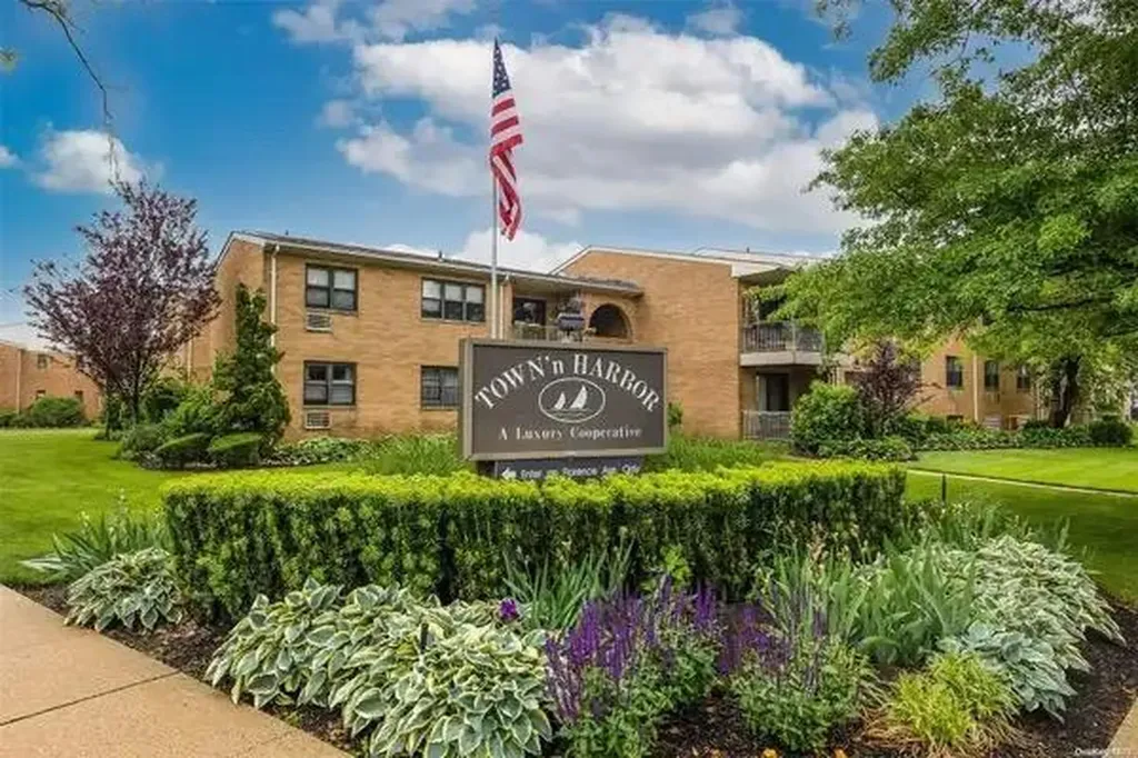 8 Florence Avenue Freeport NY 11520
