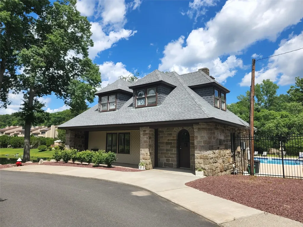 6 Chippewa Court Suffern NY 10901