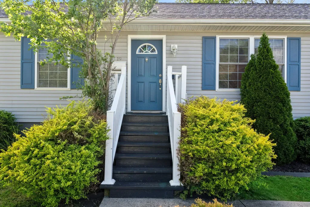 19 Edgewood Drive Saugerties NY 12477