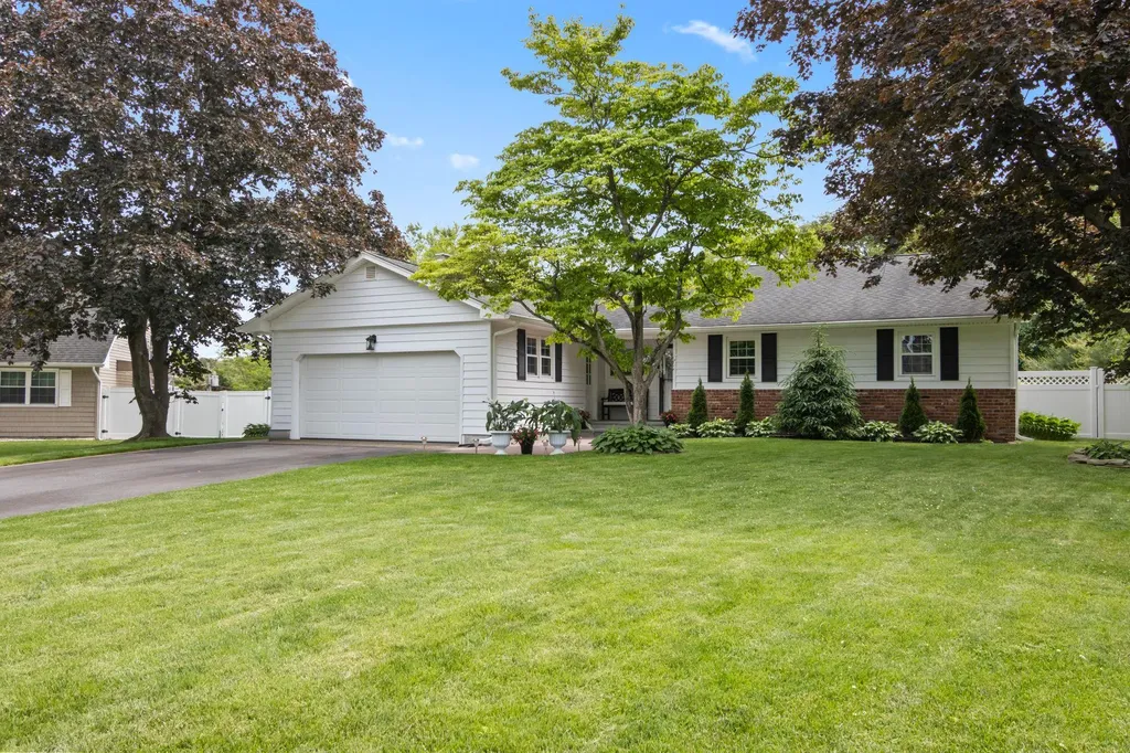 18 Chivalry Lane Nesconset NY 11767