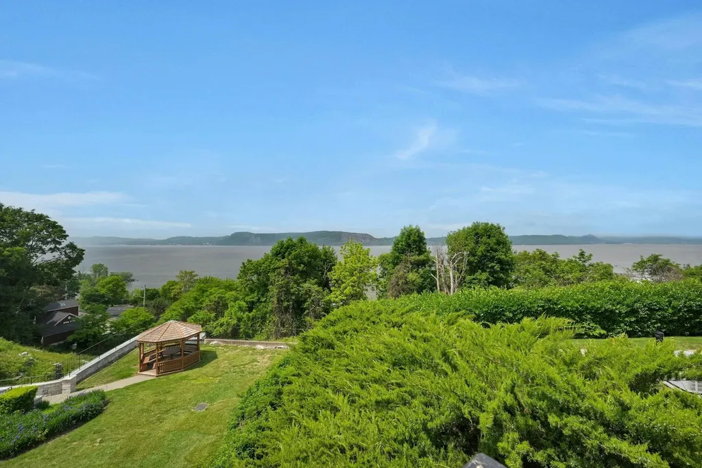 64 Hudson Point Lane Ossining NY 10562