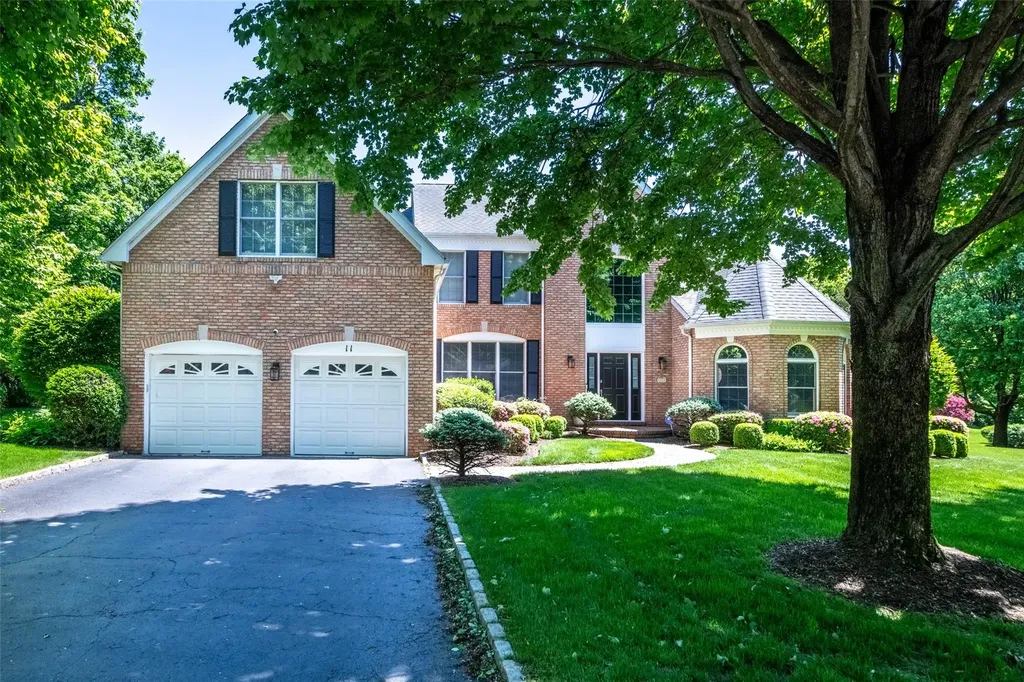 11 Pebble Beach Lane White Plains NY 10605