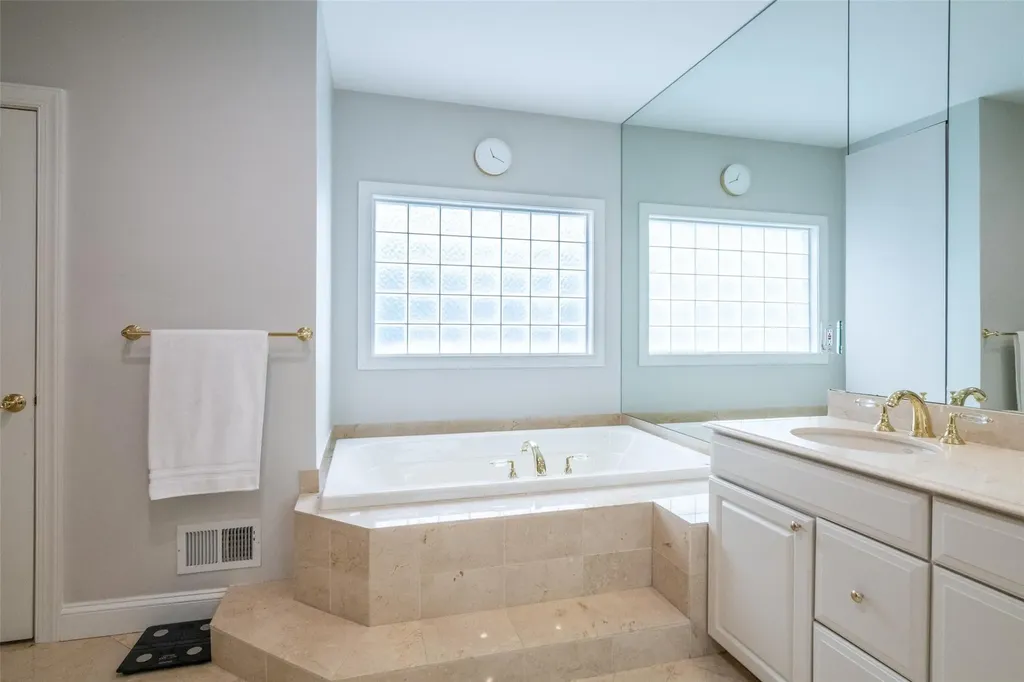 11 Pebble Beach Lane White Plains NY 10605