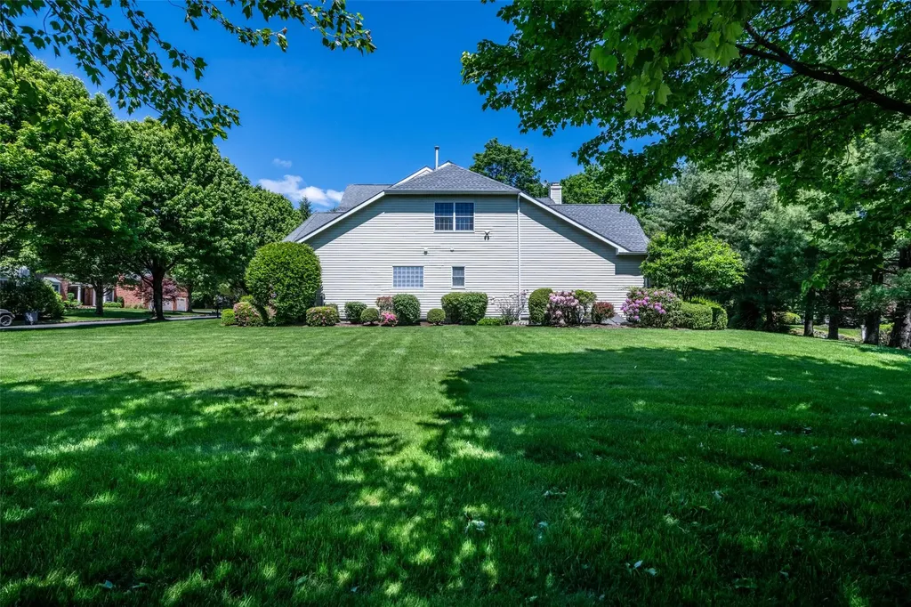 11 Pebble Beach Lane White Plains NY 10605