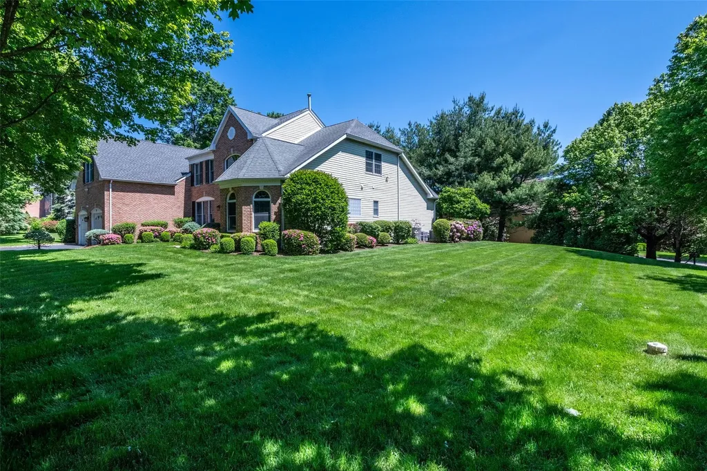 11 Pebble Beach Lane White Plains NY 10605