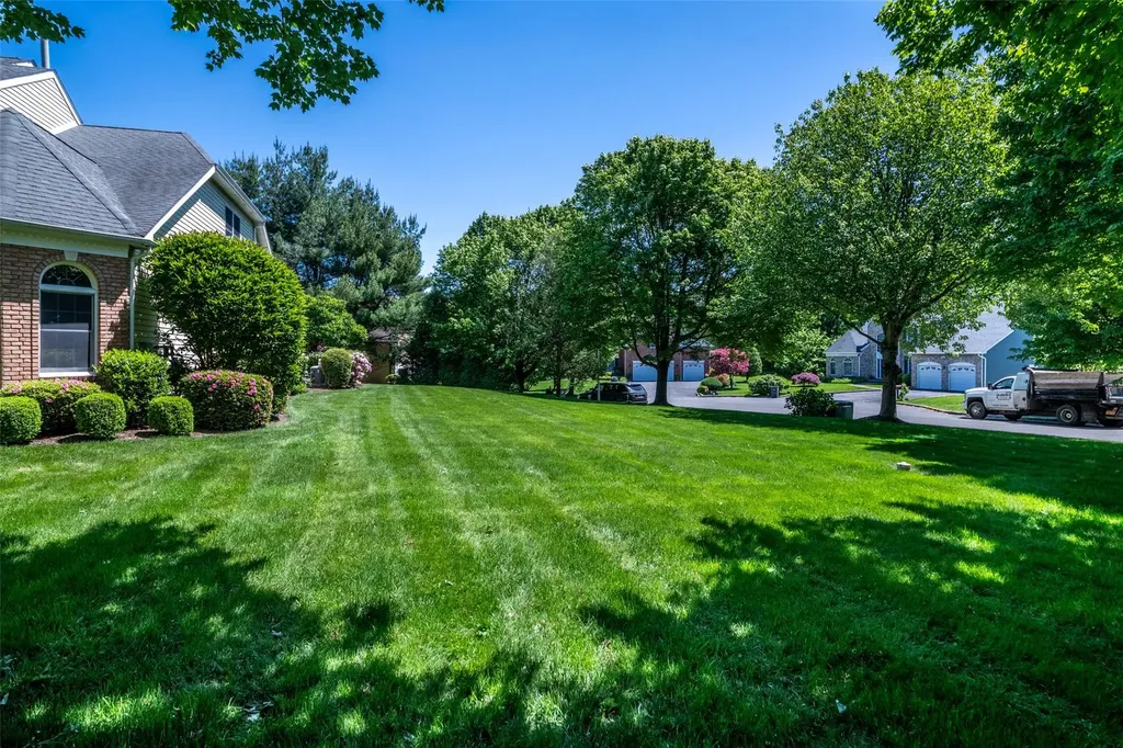 11 Pebble Beach Lane White Plains NY 10605
