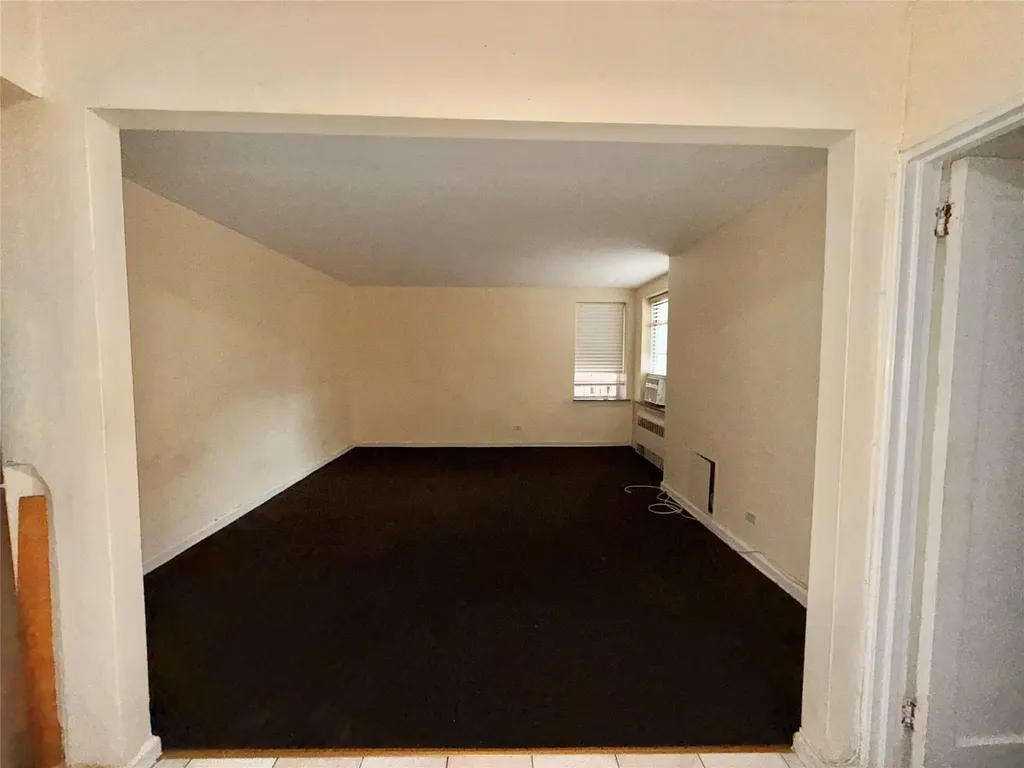 105-24 64 Forest Hills NY 11375