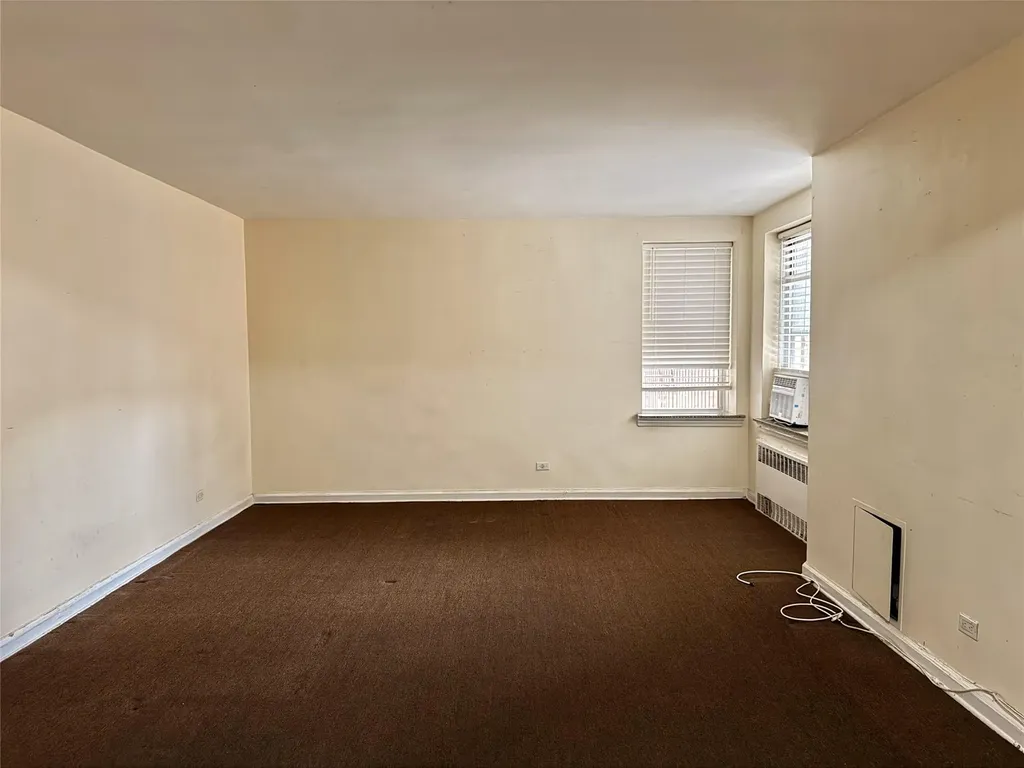 105-24 64 Forest Hills NY 11375