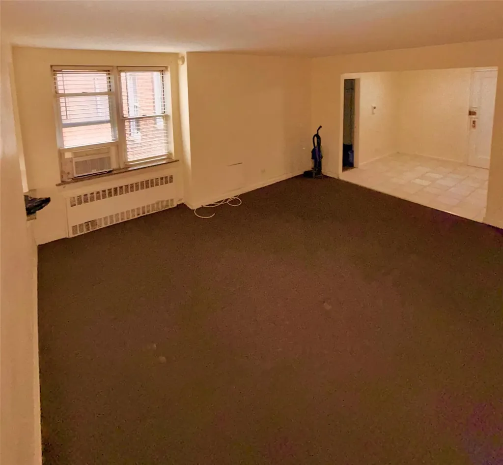 105-24 64 Forest Hills NY 11375