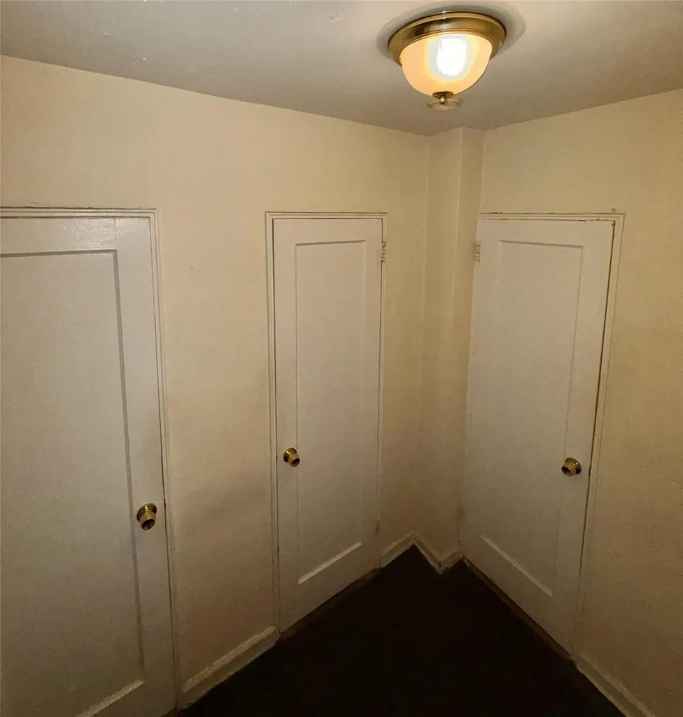 105-24 64 Forest Hills NY 11375