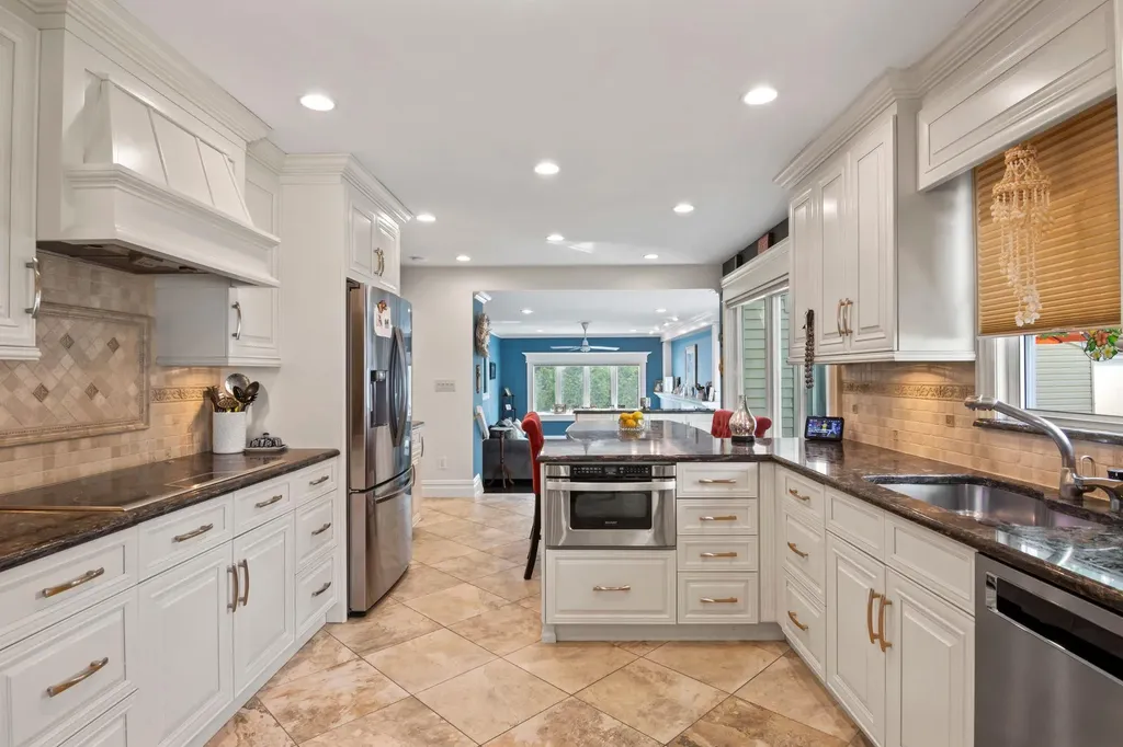 6 West Shore Road Bay Shore NY 11706