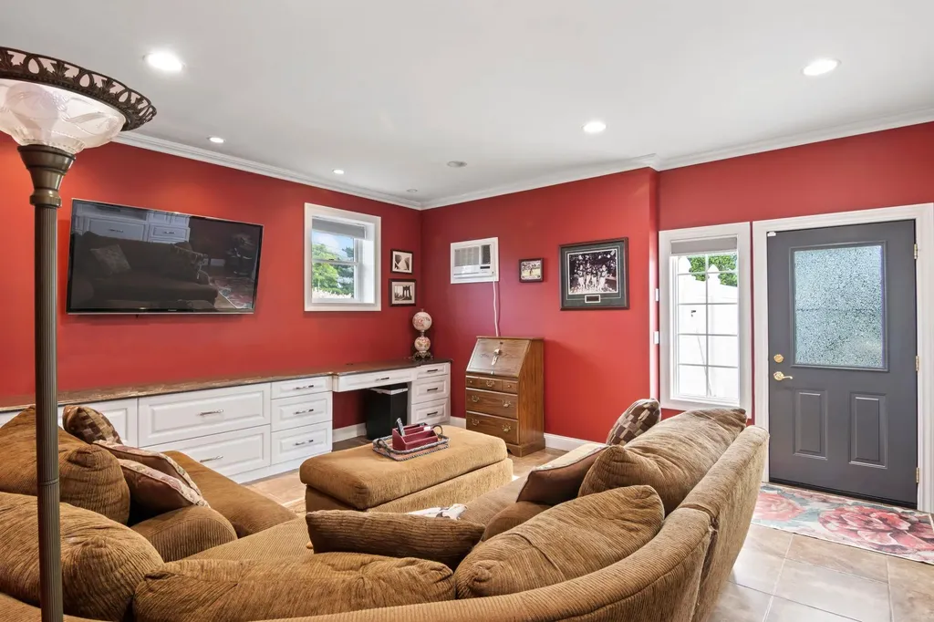 6 West Shore Road Bay Shore NY 11706