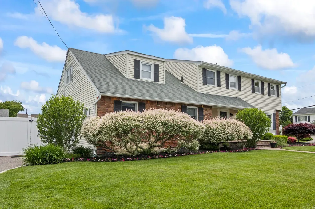 6 West Shore Road Bay Shore NY 11706