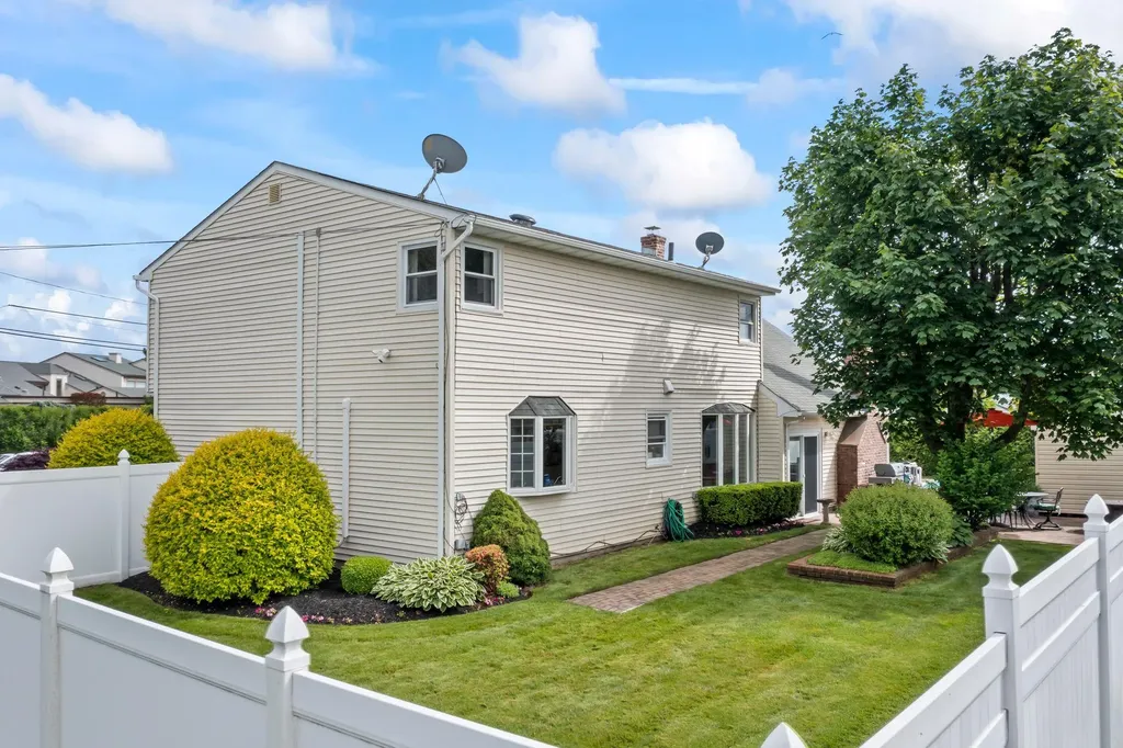 6 West Shore Road Bay Shore NY 11706