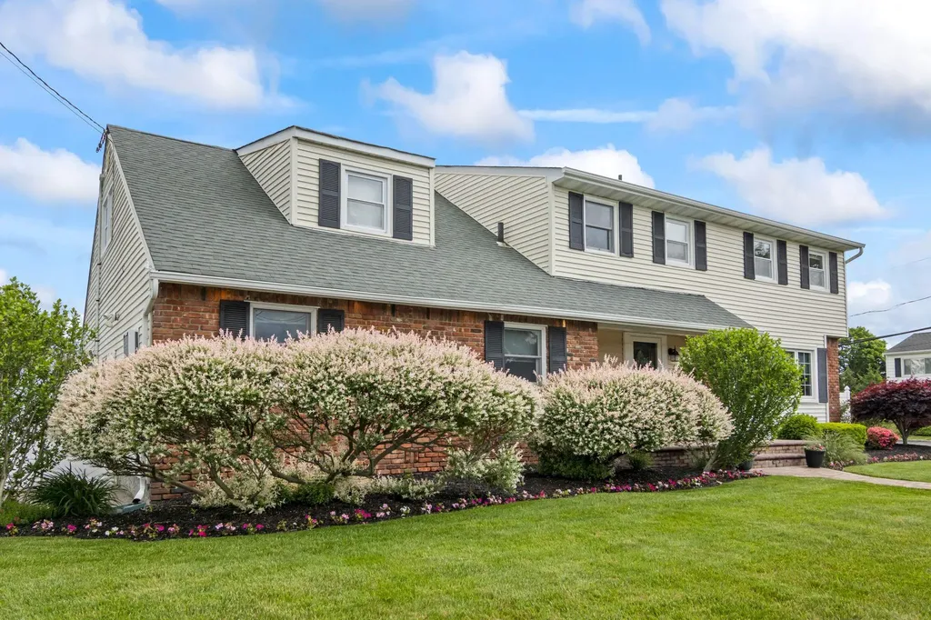6 West Shore Road Bay Shore NY 11706