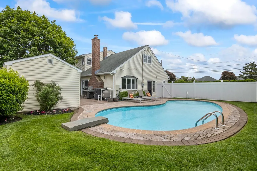 6 West Shore Road Bay Shore NY 11706