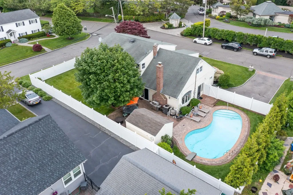 6 West Shore Road Bay Shore NY 11706