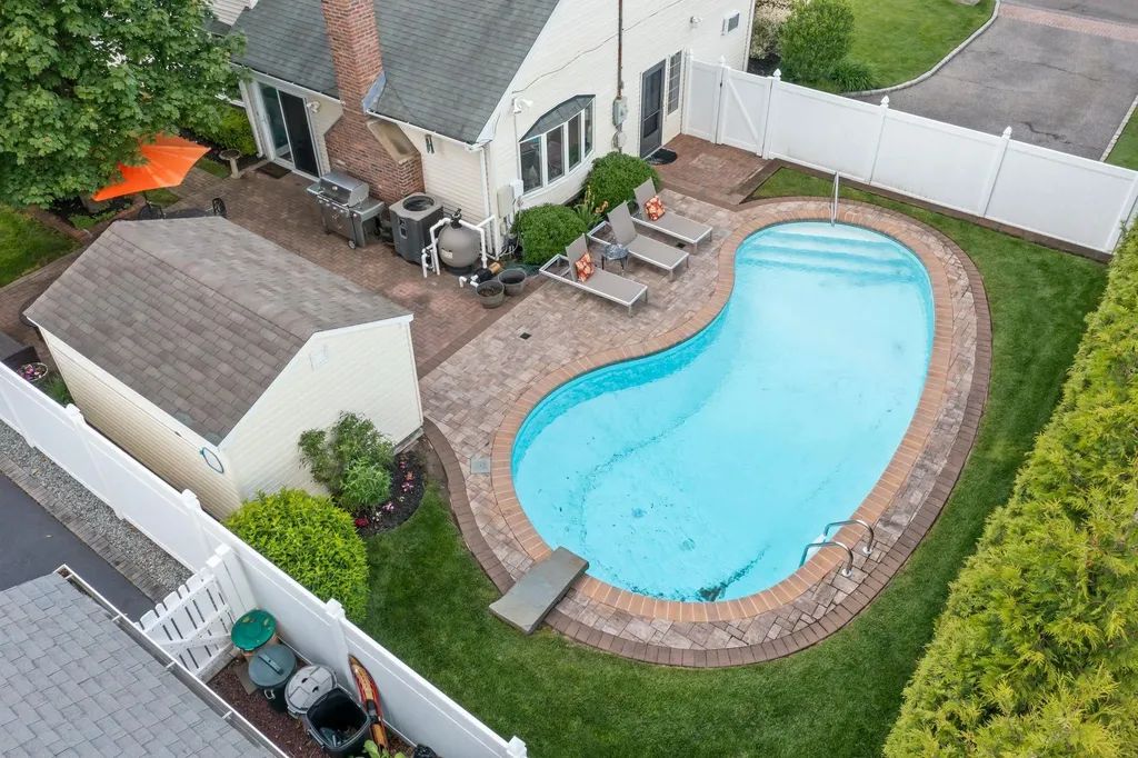 6 West Shore Road Bay Shore NY 11706