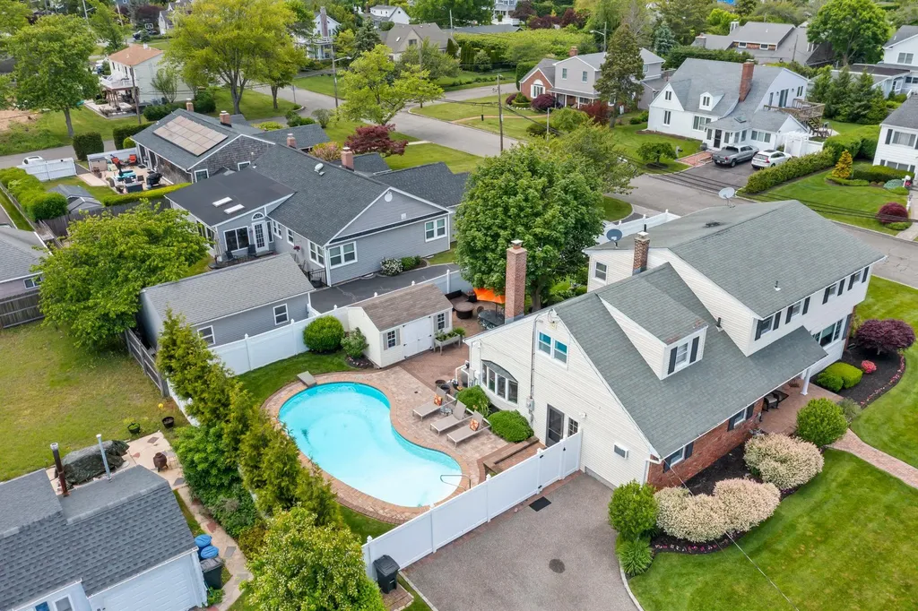 6 West Shore Road Bay Shore NY 11706