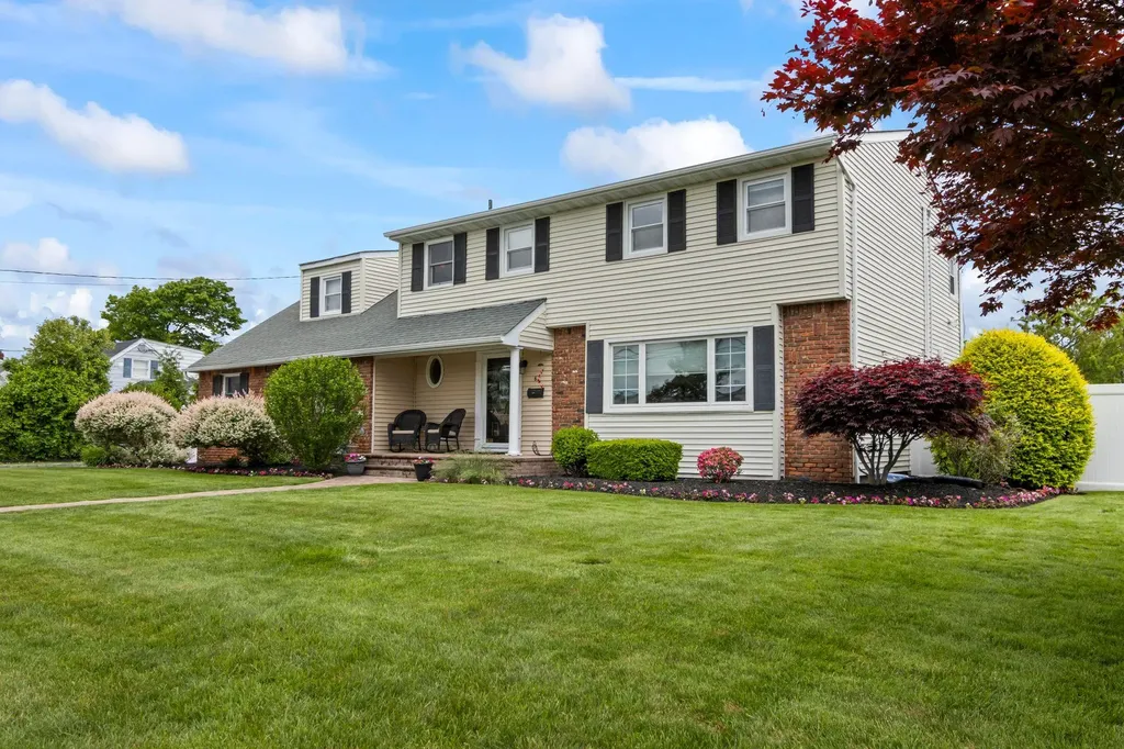 6 West Shore Road Bay Shore NY 11706
