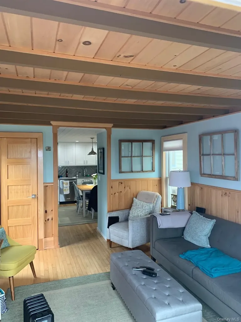 317 Bay Walk Ocean Beach NY 11770